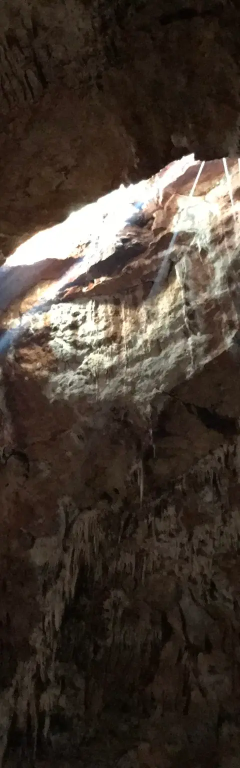 מערת קשת, אפריל 2018